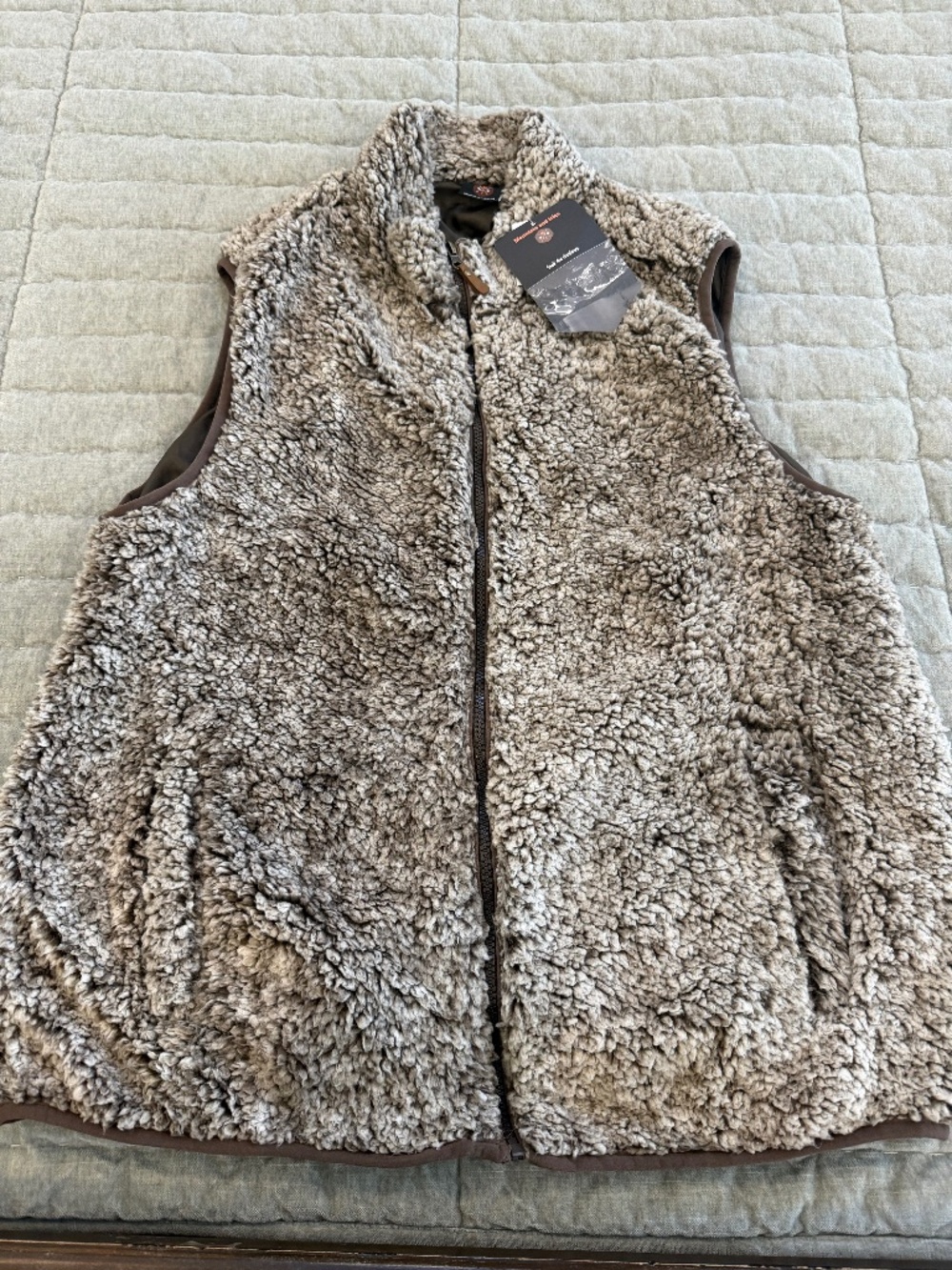 Mountain and Isles Sherpa Vest Super Soft Winter Cozy Outdoors Neutral Large NWT